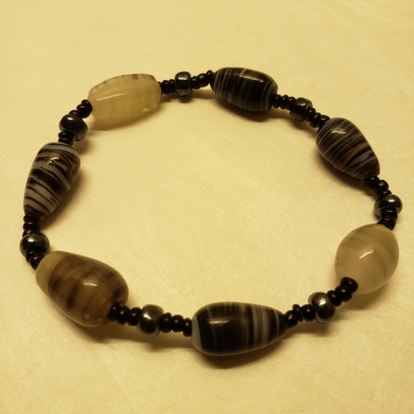 Wisc Monarch's Barrel/Seed Beads Bracelet - Picture 2 of 2